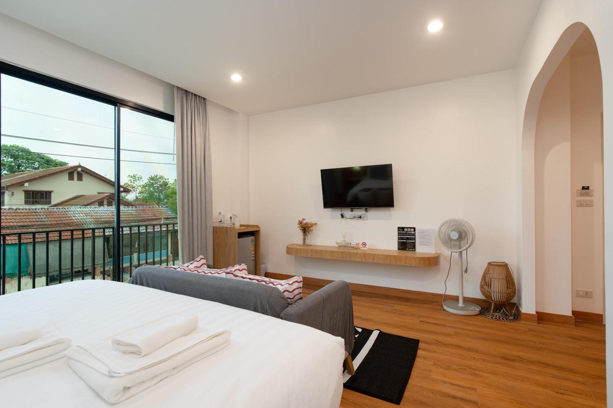 The Modeva Hotel Kanchanaburi City Room photo