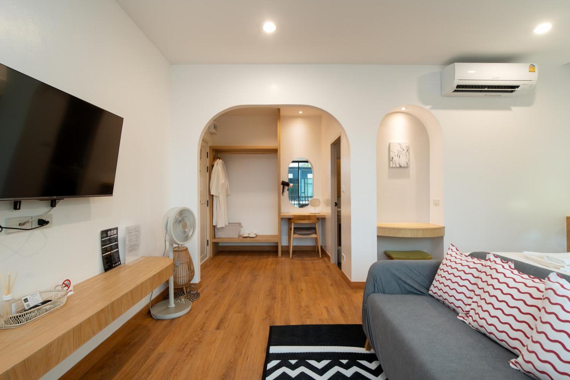 The Modeva Hotel Kanchanaburi City Room photo